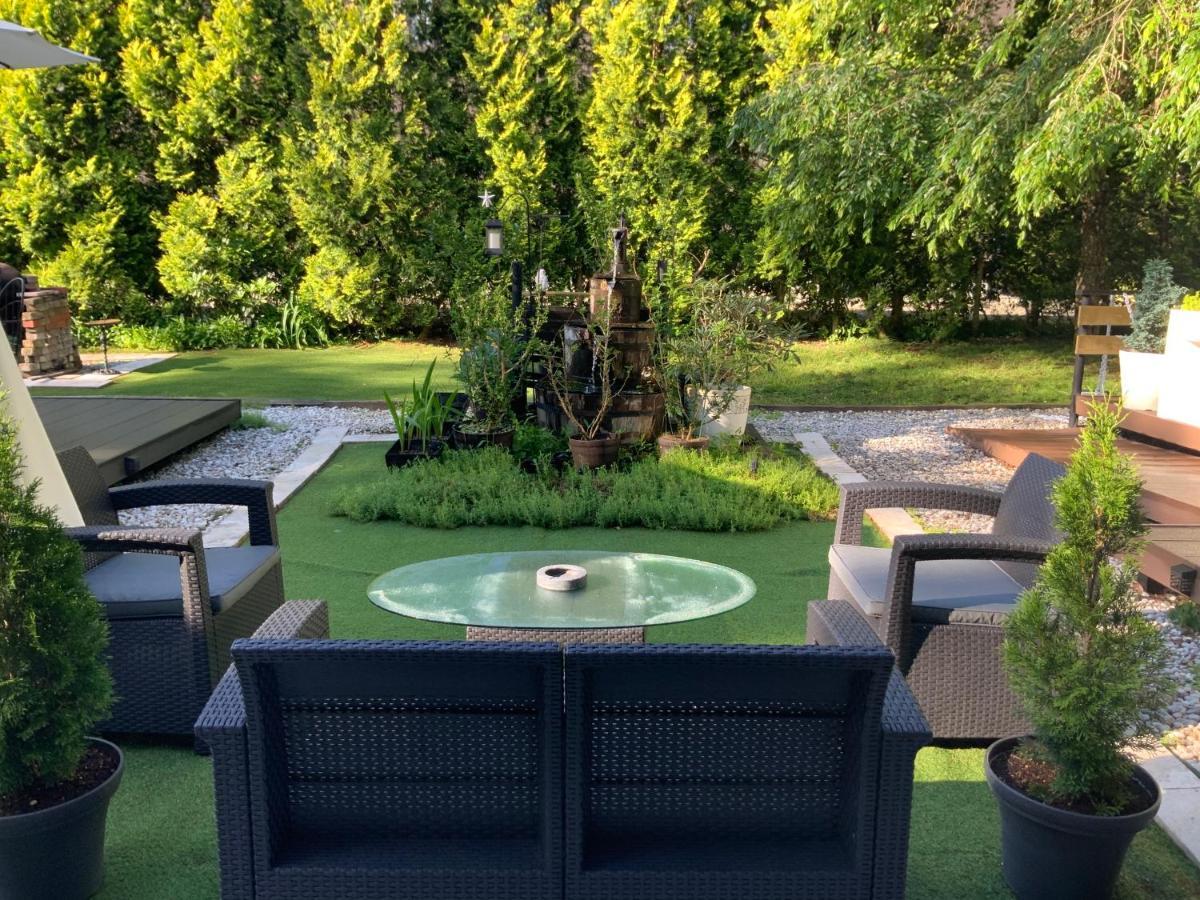 Kakureyado Bed & Breakfast